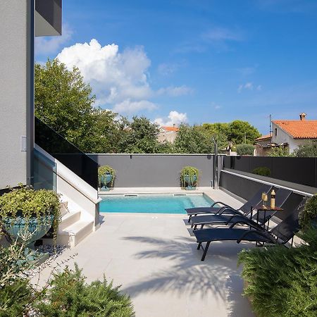 Apartments Sara II Лижнян Екстер'єр фото